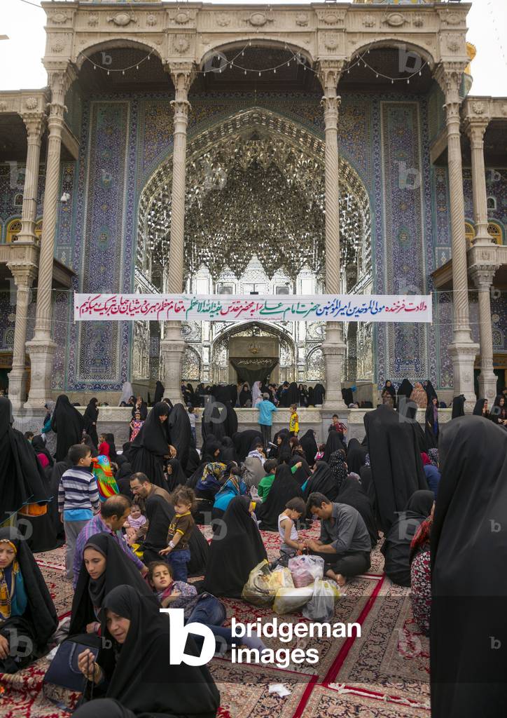 Pilgrims at the shrine of Fatima al-Masumeh, Qom province, Qom, Iran (photo)