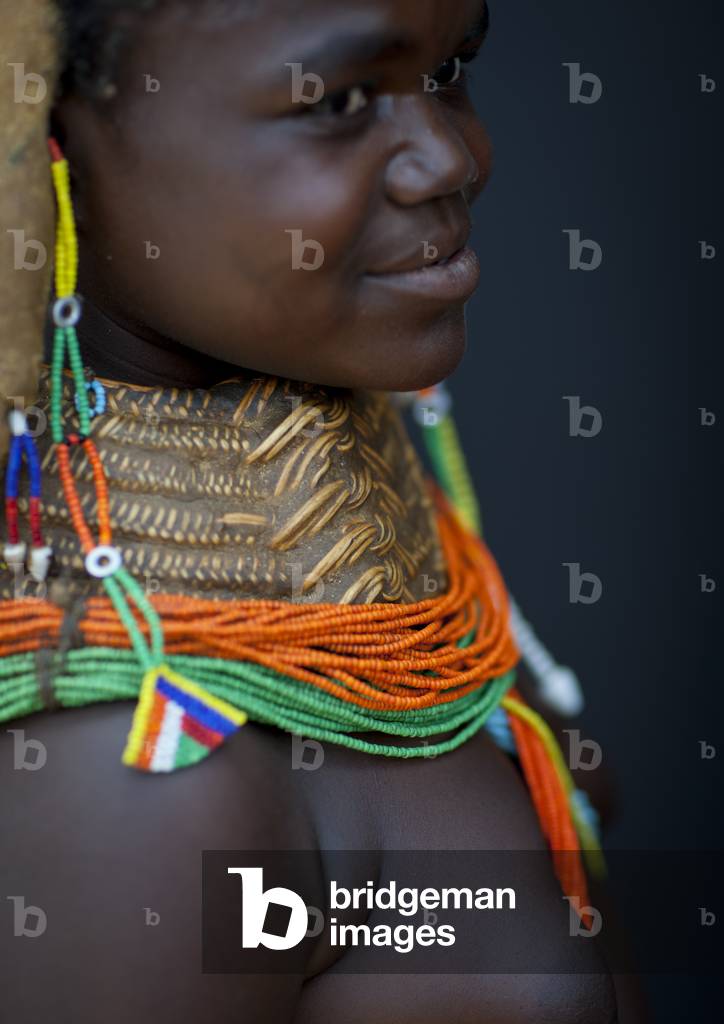 Mwila Girl with the Traditional Vikeka Mud Necklace, Angola, Africa (photo)
