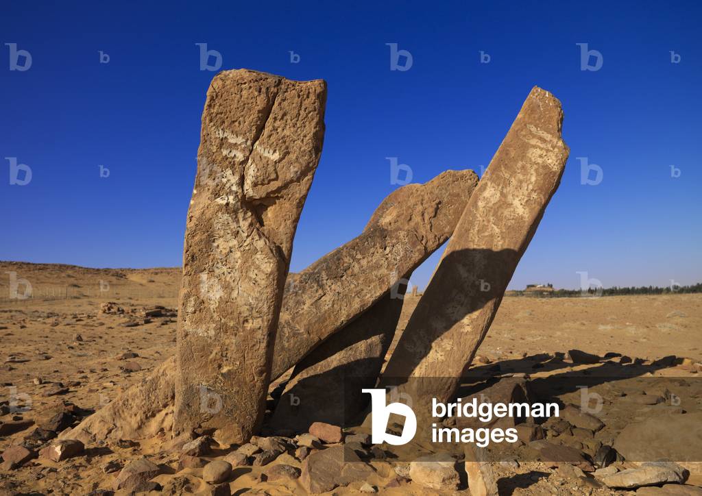 Al-rajajil Standing Stones, Saudia Arabia (photo)