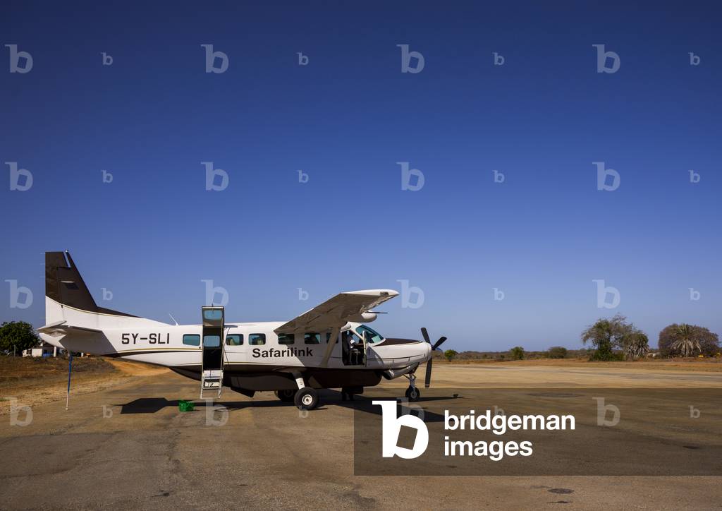 Safarilink plane landing after flight from nairobi on manda airport, Lamu county, Manda, Kenya, Africa (photo)