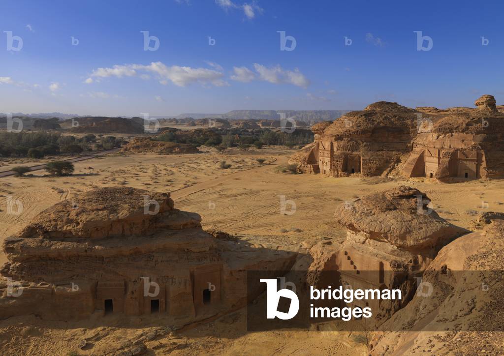 Madain Saleh Archaeologic Site, Saudi Arabia (photo)