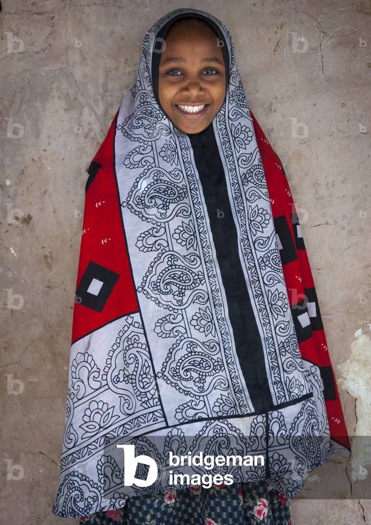 Girl wearing traditional costume, Pate island, Siyu, Kenya, Africa (photo)