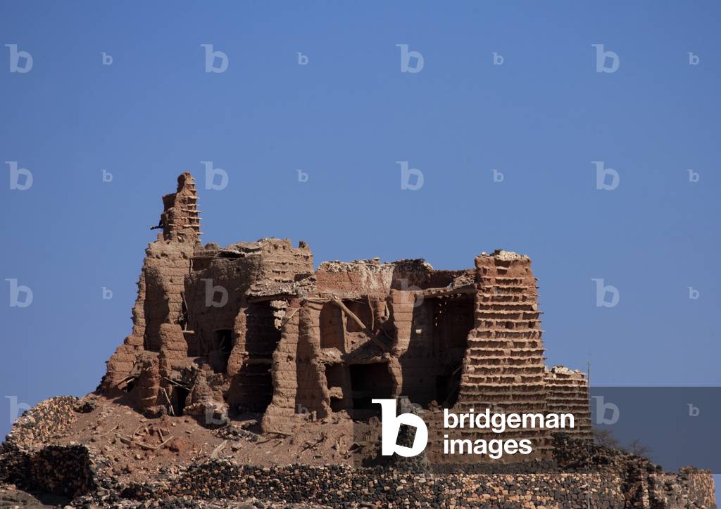 Old House in Ruins, near Sarat Abidah, Saudi Arabia (photo)