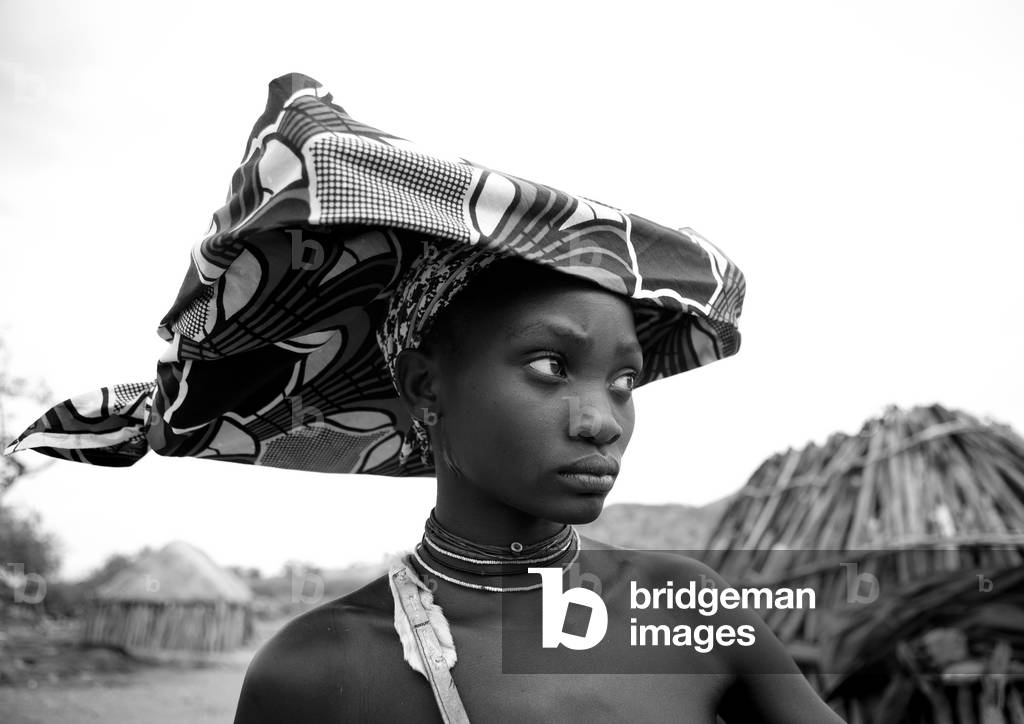 Mucubal Woman with Ompota Headdress, Virie Area, Angola, Africa (photo)