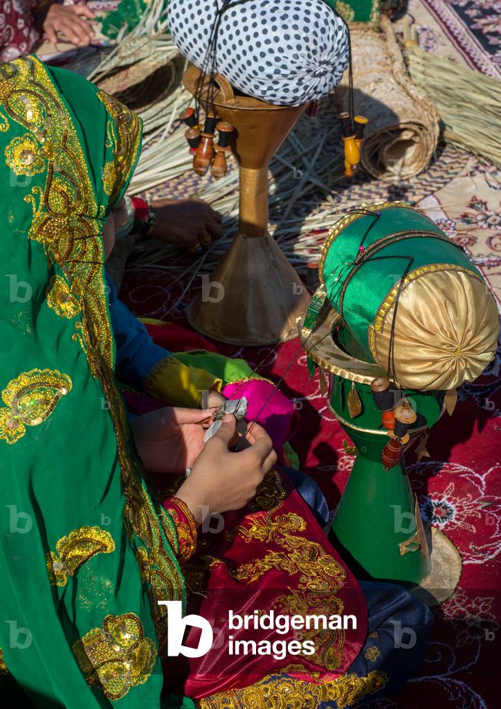 Girls Weaving A Belt, Hormozgan, Bandar-E Kong, Iran, 2015 (photo)