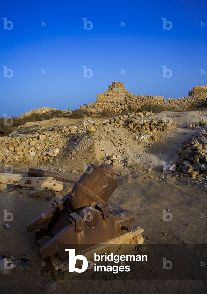 Old Cannon, Suakin, Port Sudan, Sudan (photo)
