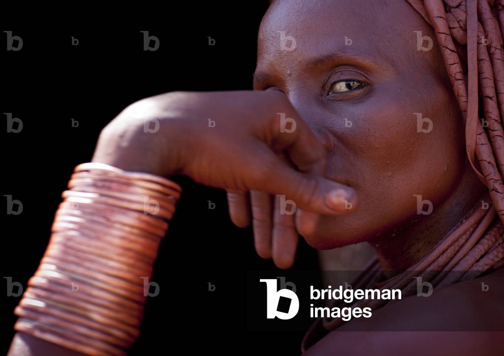 Muhimba Woman with a Copper Armband, Village of Elola, Angola, Africa (photo)