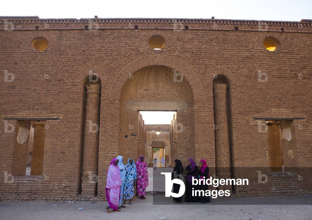 Group of People in Front of Khatmiyah Mosque, Kassala, Kassala State, Sudan (photo)