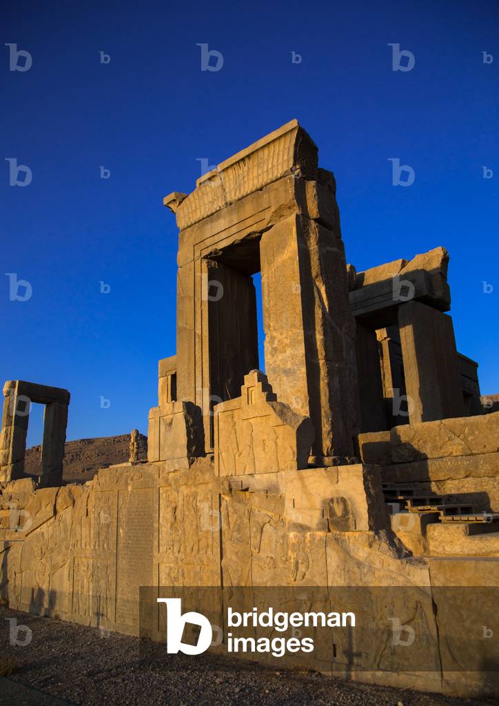 The Tachara palace of Darius the great in Persepolis, Fars Province, Marvdasht, Iran (photo)