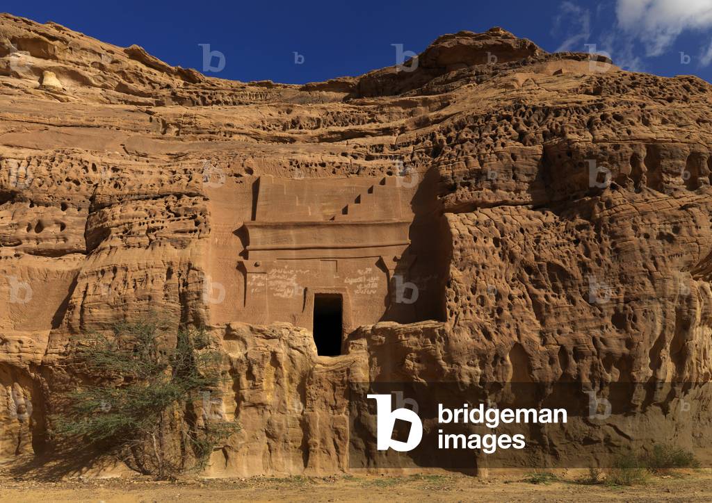 Madain Saleh Archaeologic Site, Saudi Arabia (photo)