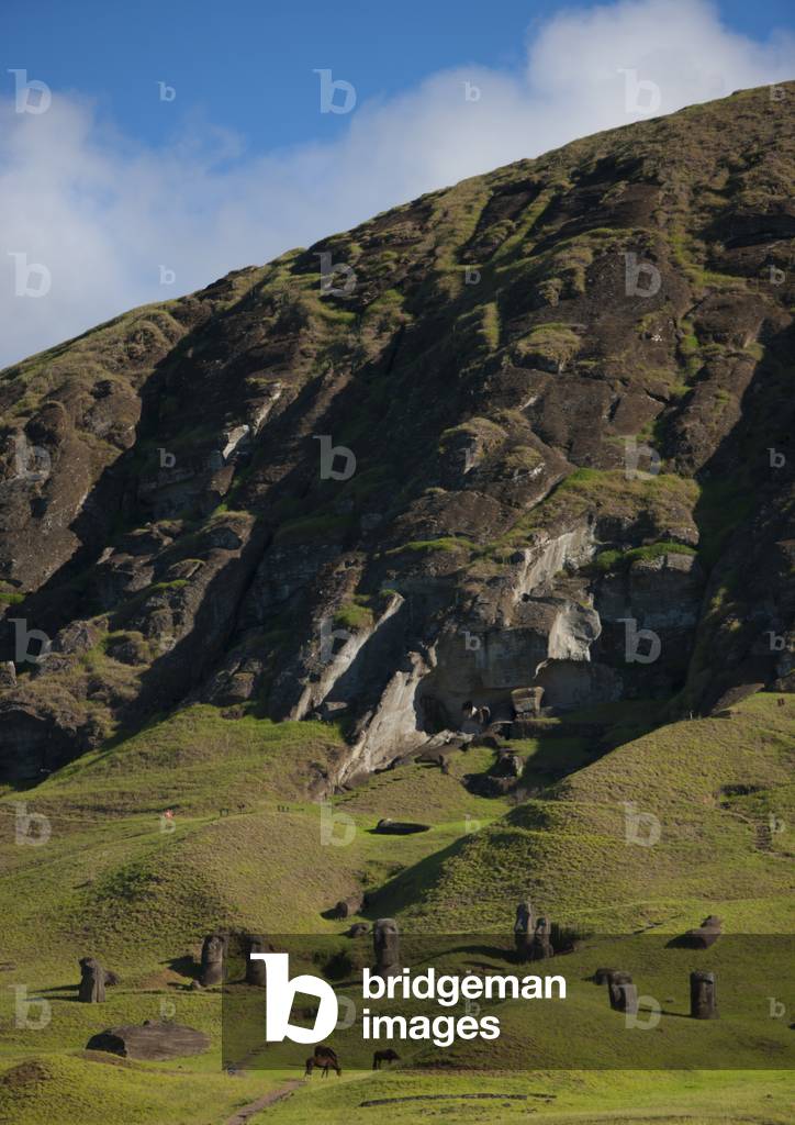 Moais in Rano Raraku, Easter Island, Chile (photo)