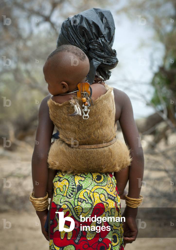 Mukubal Girl Carrying her Young Brother on her Back, Virie Area, Angola, Africa (photo)