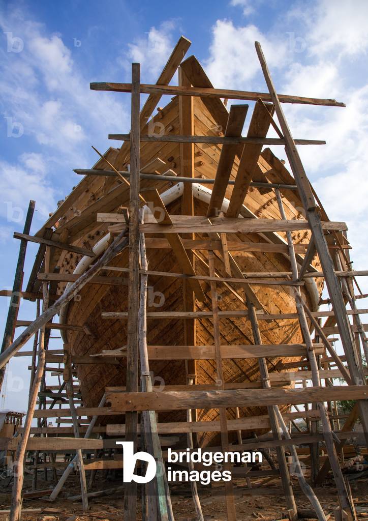 Traditional Ships Called Lenj Being Built, Qeshm Island, Salakh, Iran, 2015 (photo)