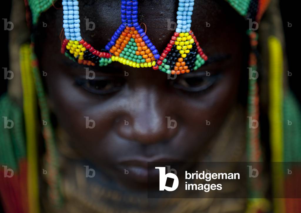 Mwila Girl Wearing a Headdress made of Beads, Angola, Africa (photo)
