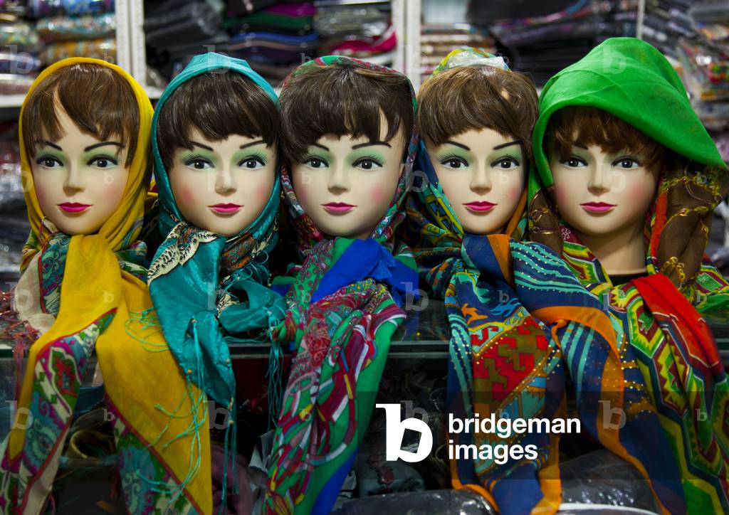 Scarf Shop in the Bazaar, Kermanshah, Iran (photo)