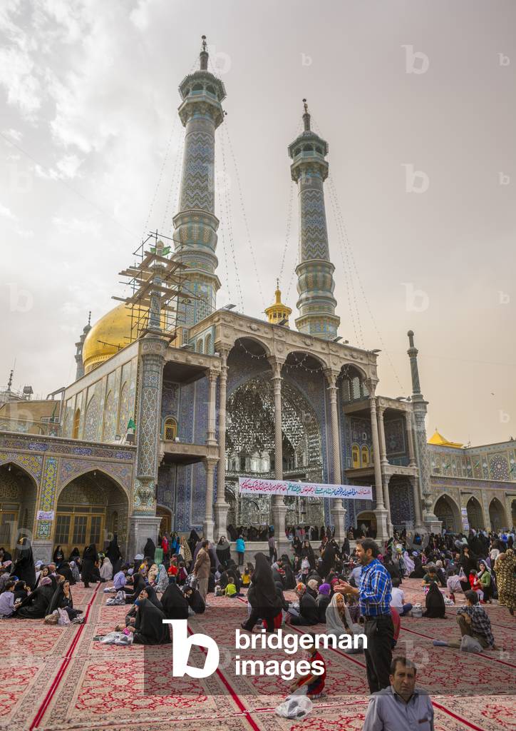 Pilgrims at the shrine of Fatima al-Masumeh, Qom province, Qom, Iran (photo)
