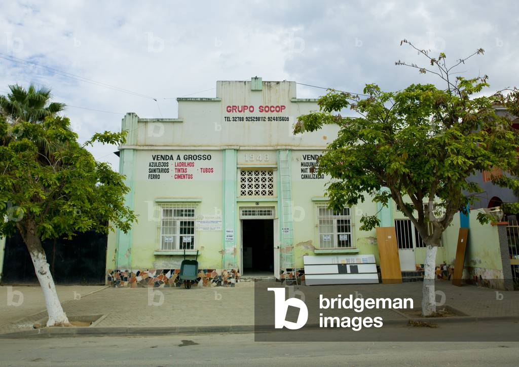 A Do It Yourself Store in Benguela, Angola, Africa (photo)