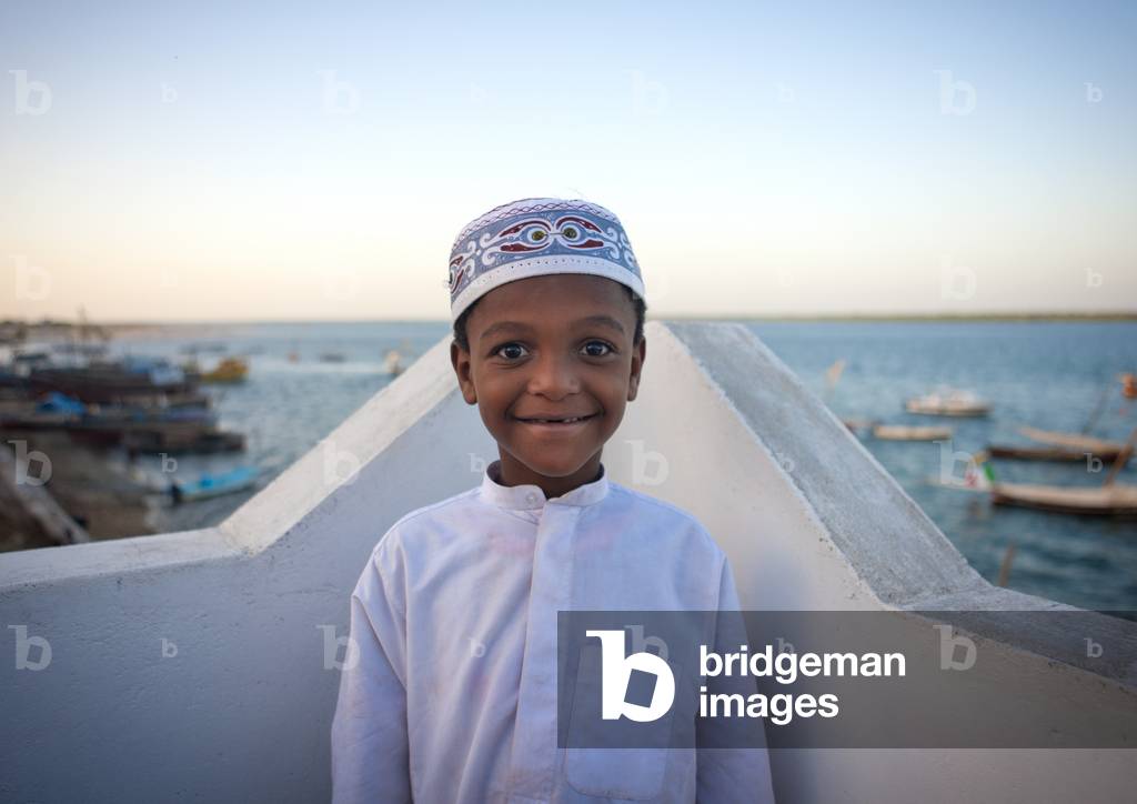 Little boy wearing kofia hat sea background at lamu, Kenya, Africa
 (photo)