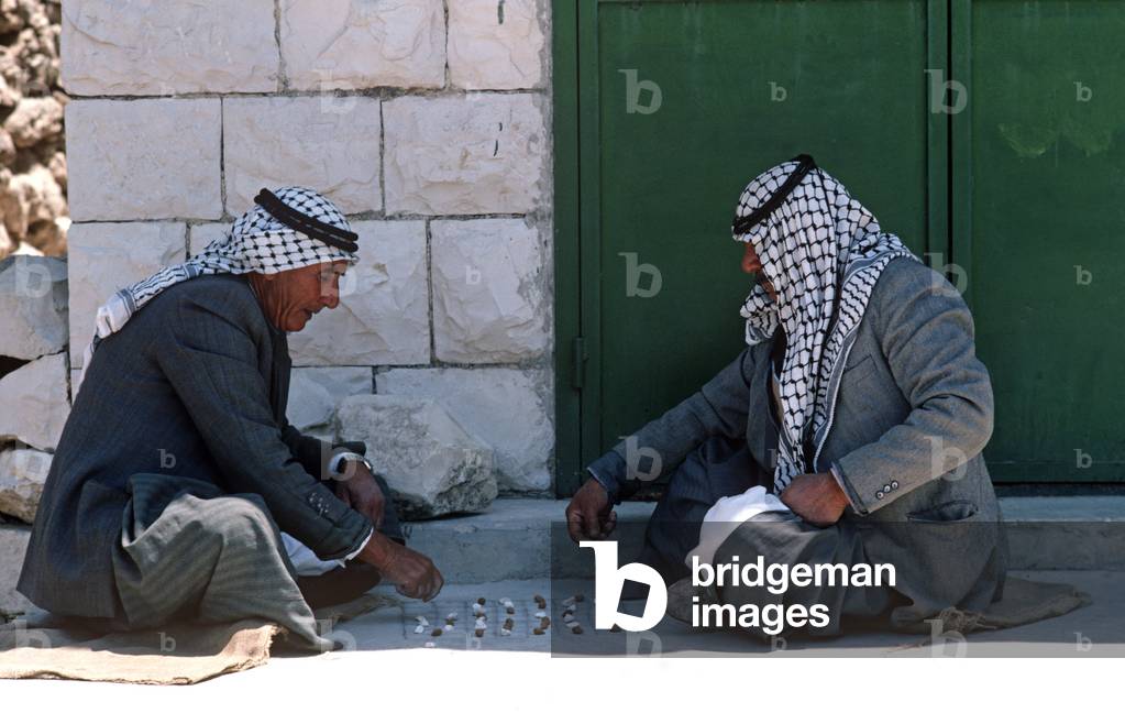 Palestinians playing game with pebbles as moving pieces, West bank, East Jerusalem, Israel  - Palestinian Authority (photo)