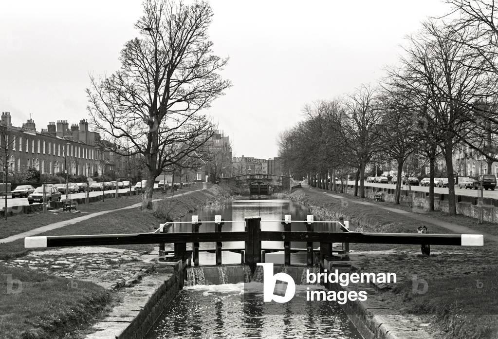 Grand Canal, Dublin, referred to in James Joyce 'Dubliners', Ireland (photo)