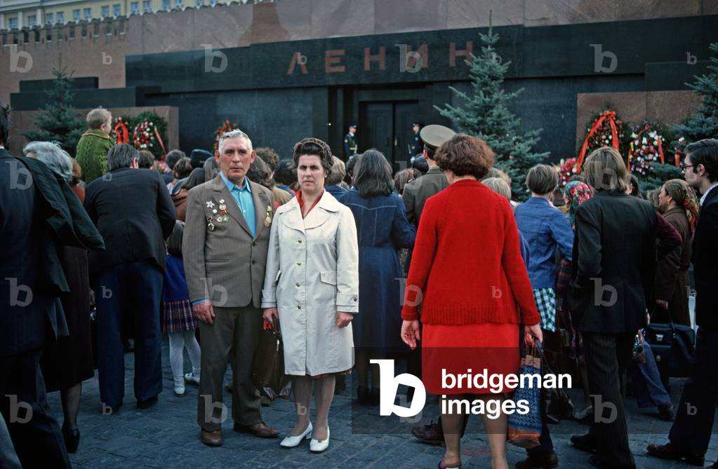 Lady in red outside Lenin's Mausoleum, Red Square, Moscow, Russia (photo)