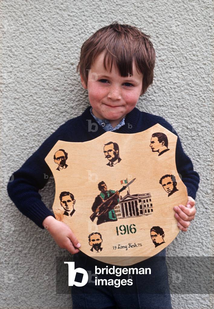 Shield commemorating the 7 Leaders of the Military Council of the Irish Republican Brotherhood leaders of the 1916 Easter Rising in Ireland mad, Long Kesh, Northern Ireland, 1972 (photo)
