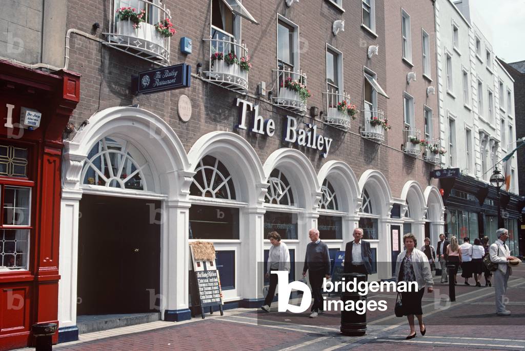 The Bailey Bar, Duke Street, Dublin frequented by James Joyce and also appears in his novel Ulysses, Ireland (photo)