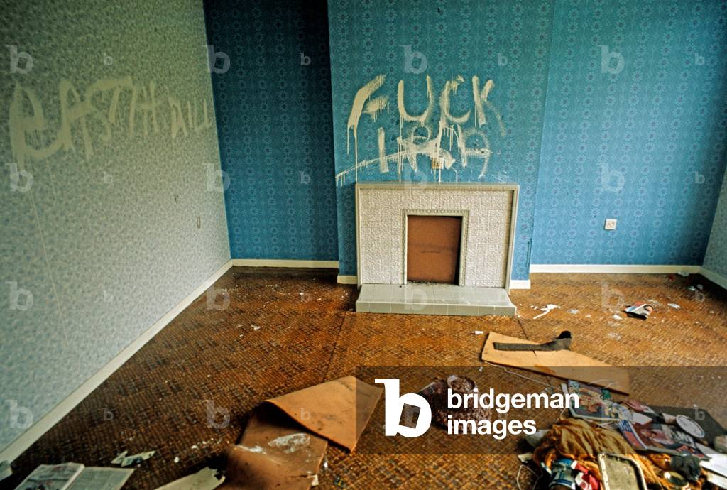 UVF, Ulster Volunteer Force Graffiti in newly Abandoned House during The Troubles, Northern Ireland, 1974 (photo)
