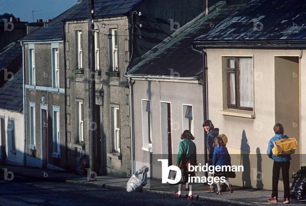School children walking to school, Castlebar, Co Mayo, Ireland (photo)