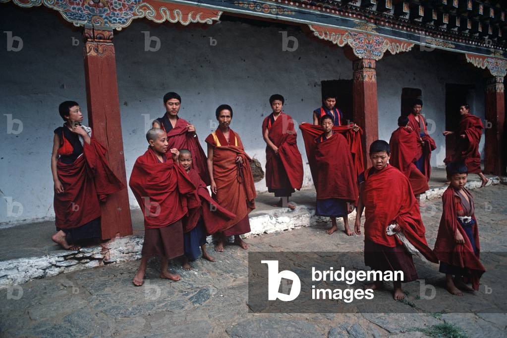 Buddhist monks in Punakha Dzong, monastery, Bhutan, Himalayas (photo)