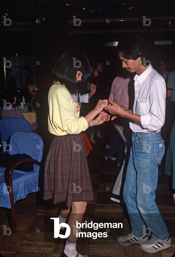 Dancing, Shanghai club, China (photo)