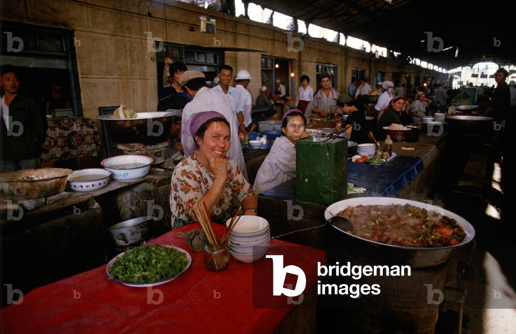 Uyghurs Urumqi market, Xinjiang Province, China, 1985 (photo)