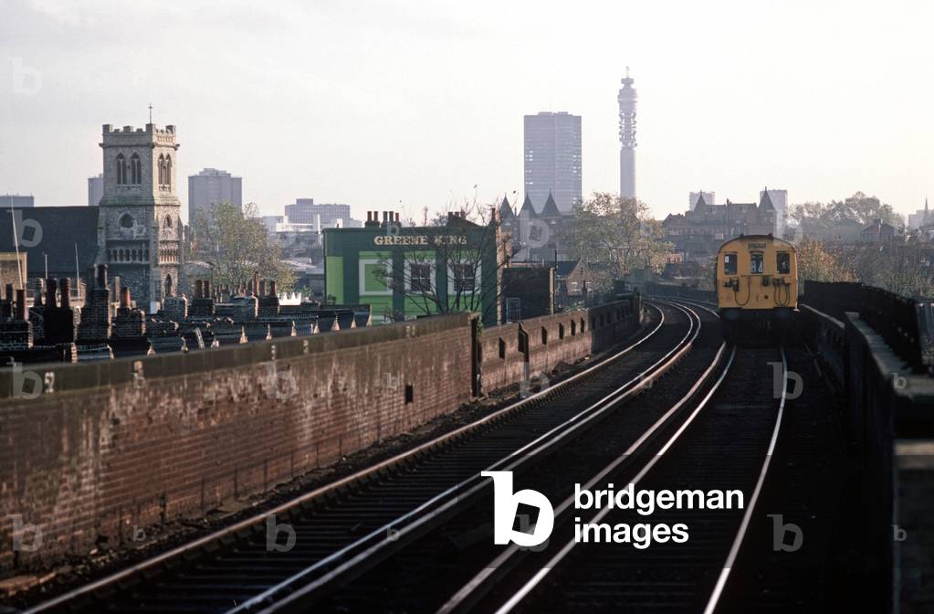 Diesel Multiple Units approaching Kentish Town West railway station on the North London Line, 1980s, 1982 (photograph)