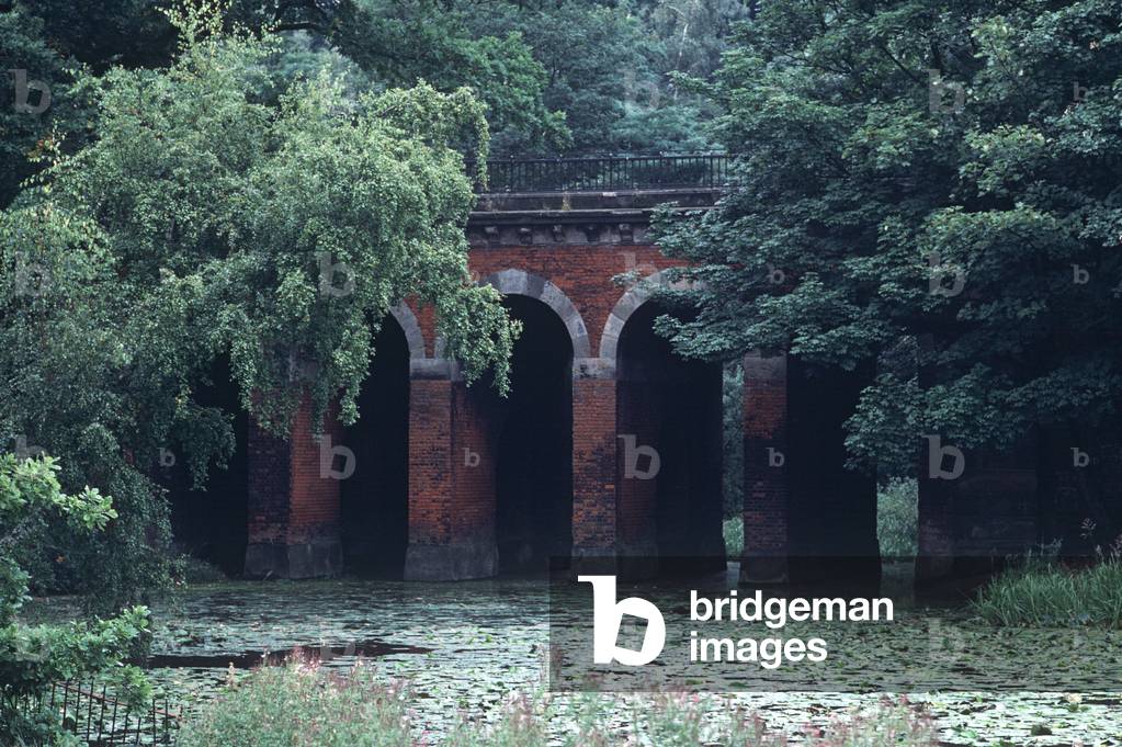 Viaduct, Hampstead Heath, North London, England, UK (photo)