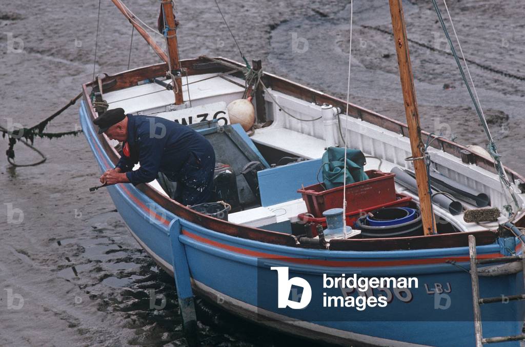 Fishing boat in Padstow harbour, North Cornwall, England UK,  (photo)