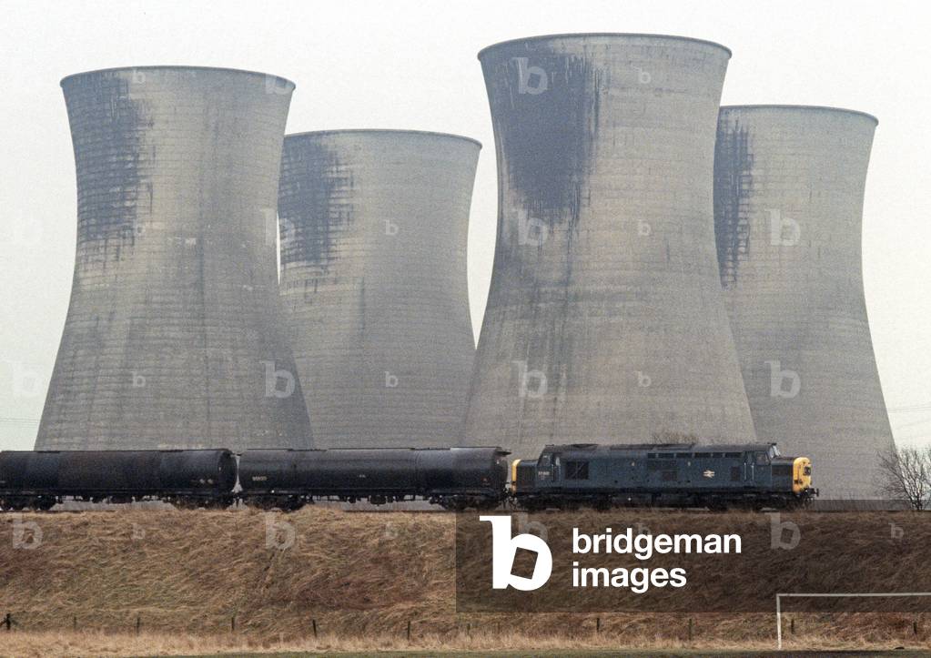 Locomotive passing Power Station in Lancashire, Great Britain, 1982 (photo)