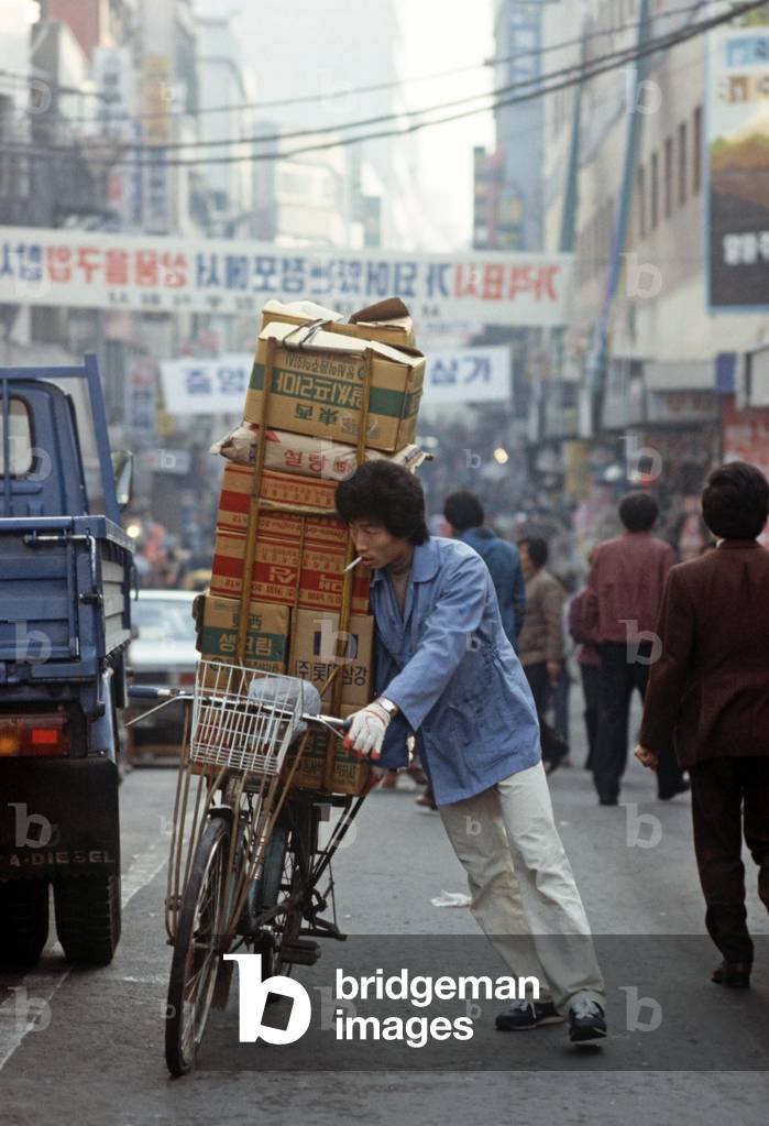 Porter pushing heavy load on bicycle, Seoul City, South Korea, Asia,  (photo)