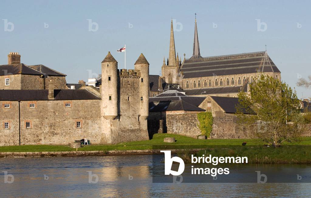 Enniskillen Castle with Water Gate, Lough Erne, St Michaels Roman Catholic Church, Enniskillen, Fermanagh, Northern Ireland, UK (photo)