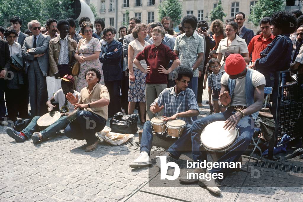 French African drummers playing in Pompidoy Centre, Paris, France (photo)