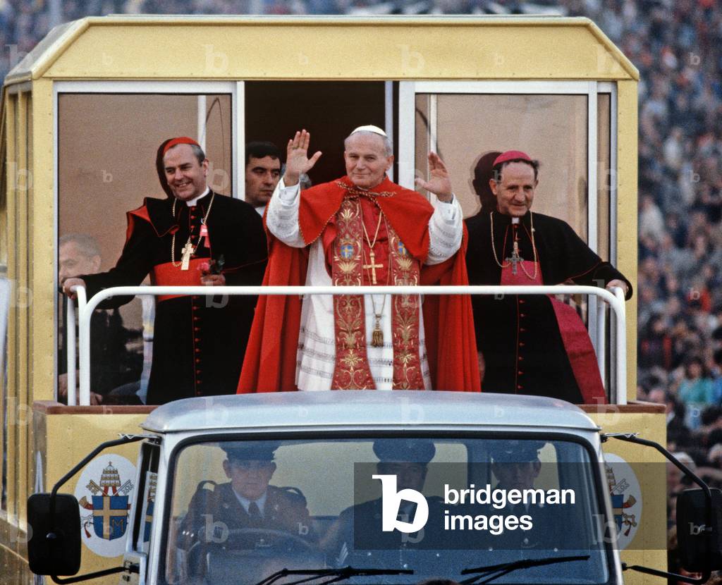 Pope John Paul II's visit to Ireland using the popemobile, 1979 (photo)