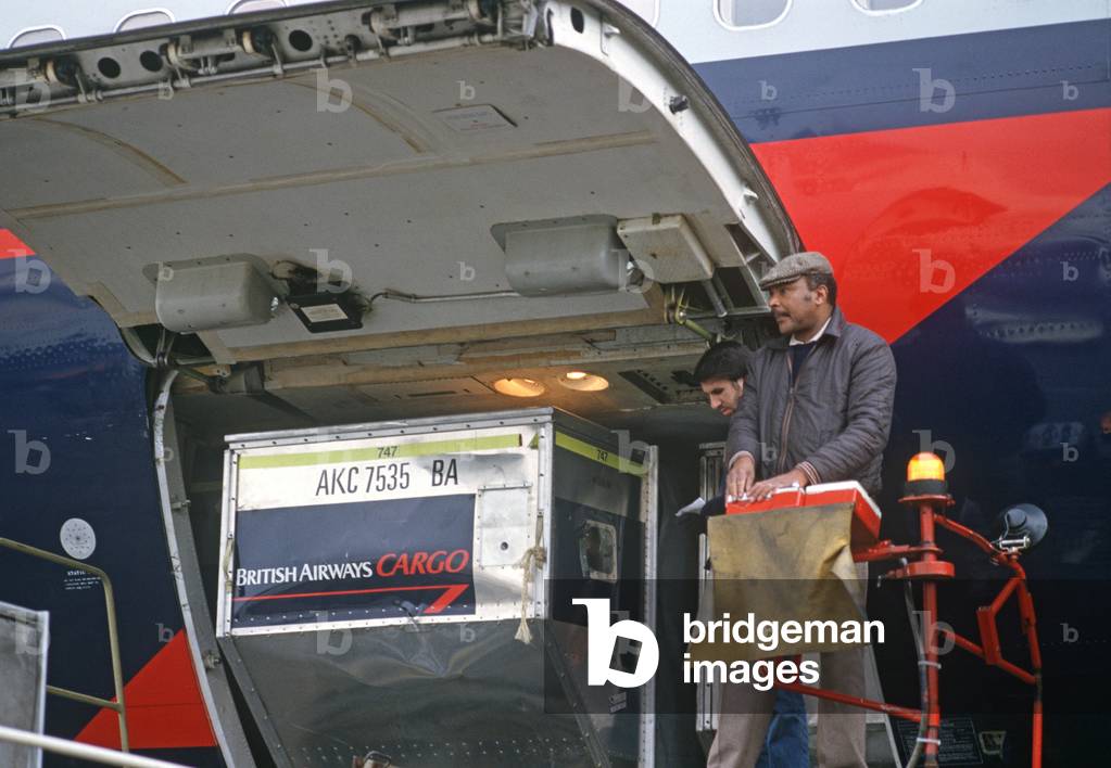 HM CUSTOMS & EXCISE. HEATHROW AIRPORT. 1980s