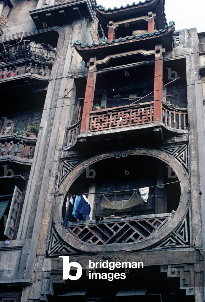Old style apartments in Guangzhou, China, 1979 (photo)