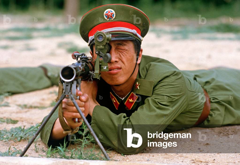 Peoples Liberation Army officers in weapons training at Shijiazhuang Military Academy, Hubei province, China, 1985 (photo)