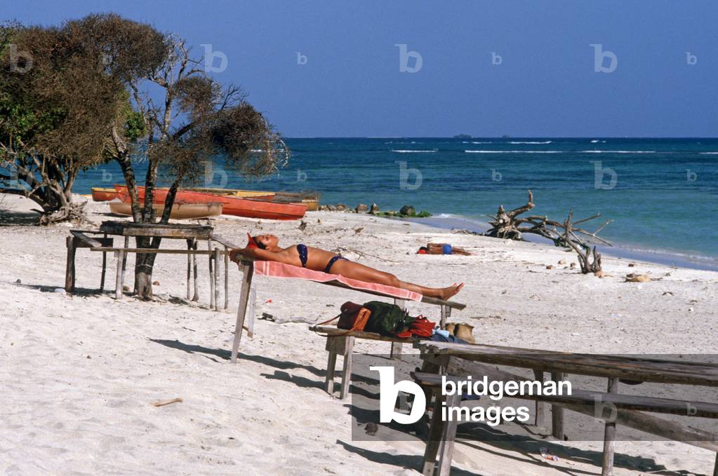 Beach near Kingston, Jamaica (photo)