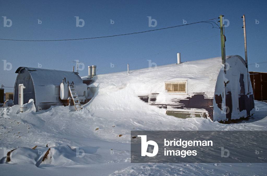 Cambridge Bay, hamlet on Victoria Island, Nunavut, Canada (photo)