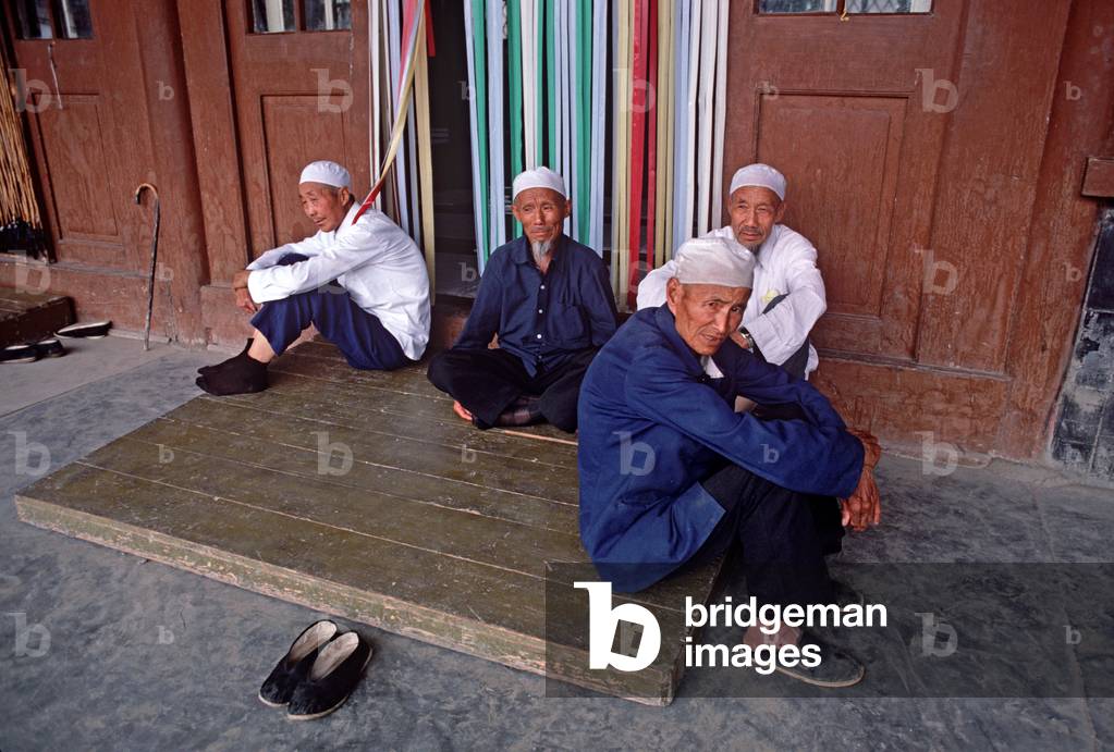 Chinese Muslims in Yinchaun Mosque, Yinchaun, Ningxia Autonomous Region, China (photo)
