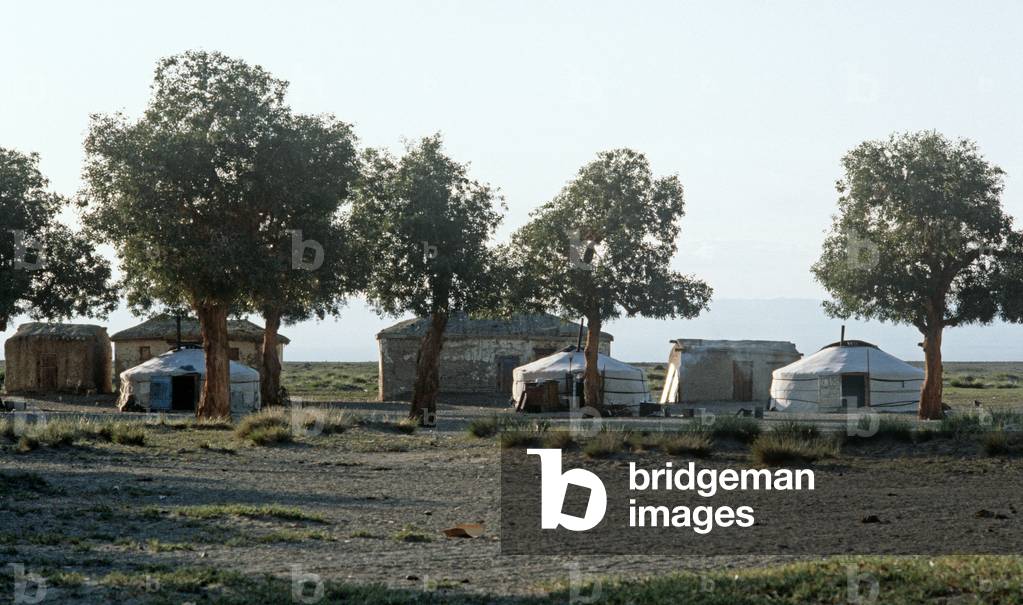 Yurts in Gobi-Altai, Gobi Desert, Mogolia, Asia