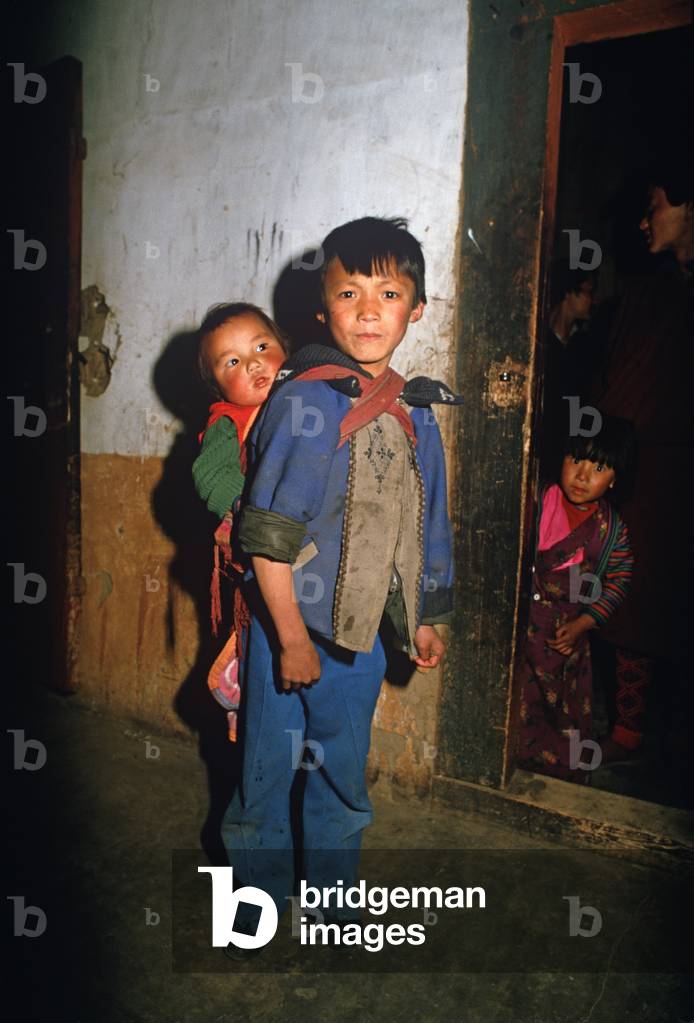 Bhutanese children, Bhutan, Himalayas (photo)