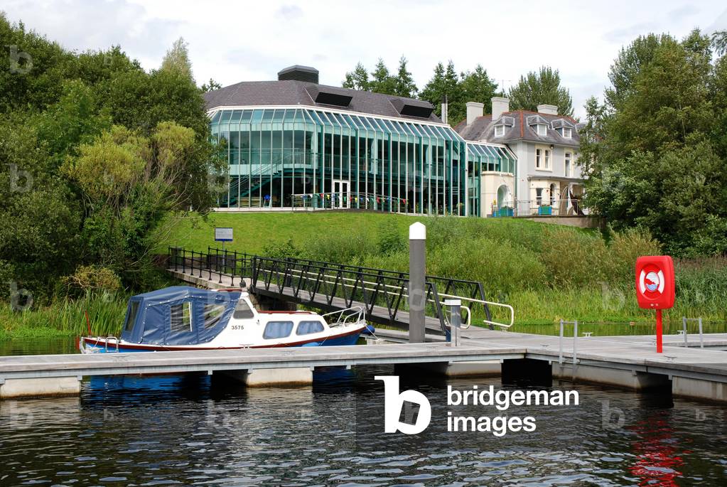Ardhowen Theatre, Enniskillen, County Fermanagh, Northern Ireland, River Erne, Lough Erne (photo)