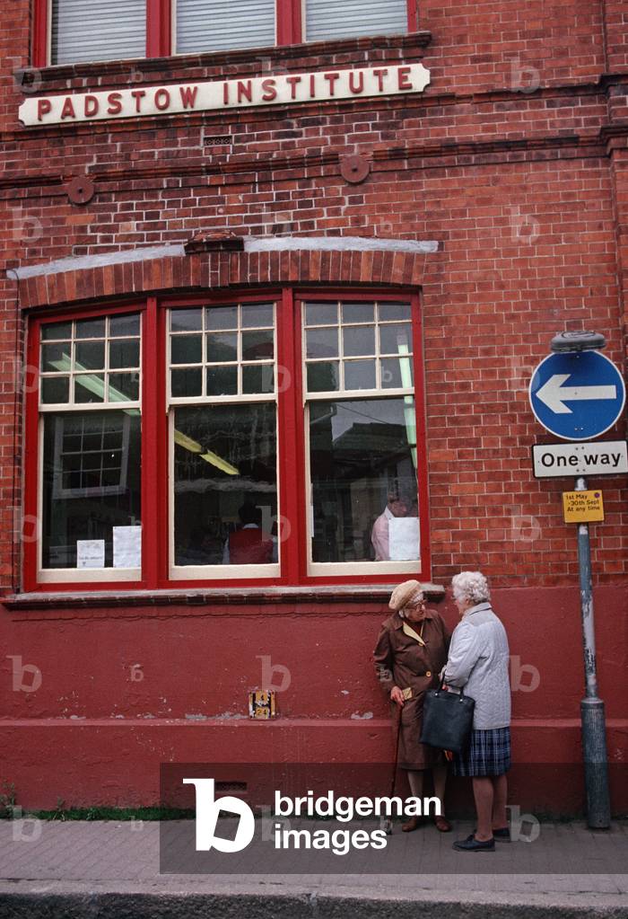 Two old ladies talking outside Padstow Institute, Padstow, North Cornwall, England, UK (photo)